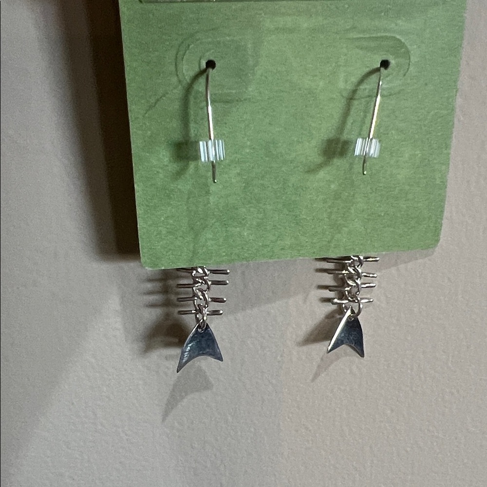 Seed & Sage | Sterling Silver Fishbone Earrings - Picture 5 of 7